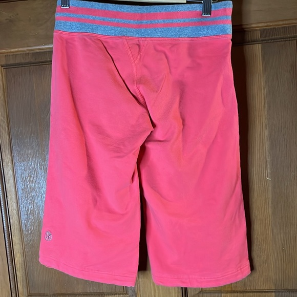 Lululemon Pink/Gray Board Shorts Size 4 - Picture 2 of 5